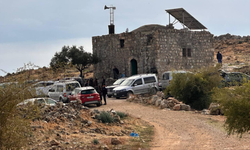 Yahudi çeteler Doğu Nablus'ta bir camiyi tahrip etti