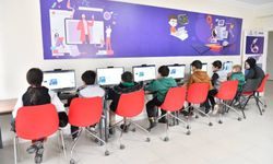 Yeşilyurt Mesleki Eğitim ve Yaşam Merkezi'nde kurslara yoğun ilgi