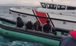 İzmir açıklarında 22 düzensiz göçmen yakalandı