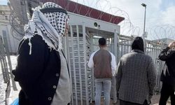 Siyonist rejim Gazze'ye dönenleri işkence ve aşağılamayla karşıladı