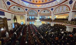 Bayram namazı kılındı: Hutbede Mescid-i Aksa ve mazlum coğrafyalar vurgusu