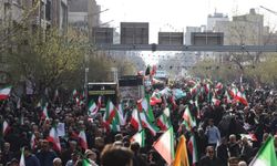 İran'da Dena müretteabatı ile Laricani için cenaze töreni düzenleniyor