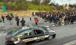 Siyonistler, Mescid-i Aksa'ya gitmeye çalışan Filistinlilere saldırdı