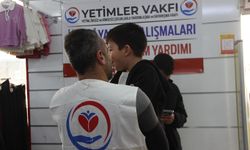 Yetimler Vakfı bayram öncesi Cizre'de yüzlerce yetim çocuğun yüzünü güldürdü