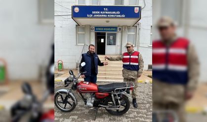 Mardin'de 12 yıl önce çalınan motosiklet bulunarak sahibine teslim edildi