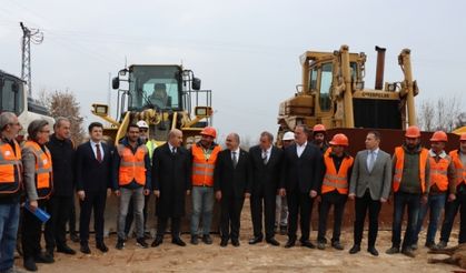 Mardin-Midyat kara yolunda ikinci etap bölünmüş yol çalışmalarına başlandı