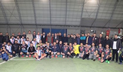 Midyat'ta halı saha futbol turnuvasının ödülleri dağıtıldı