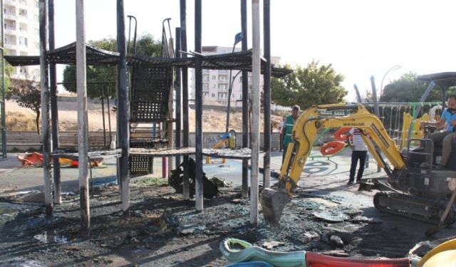 Mardin'de çocuk parkındaki oyun grubu yandı, 2 şüpheli yakalandı