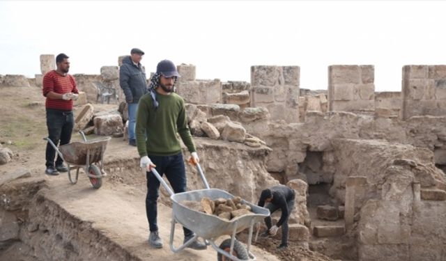 Harran'da 8 asırlık medresenin avlu, kuyu ve platformu bulundu