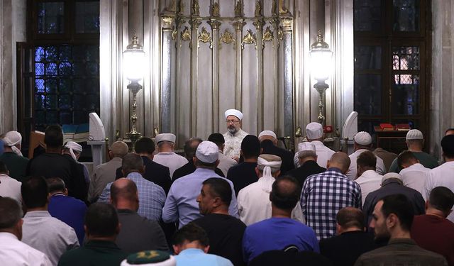 Diyanet İşleri Başkanı Erbaş: Hakkın yanında yer alırsak batıl yok olmaya mahkumdur