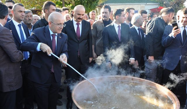 Bakan Şimşek Batman'da 'bağ bozumu' festivaline katıldı