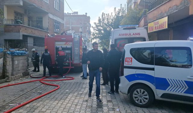 Diyarbakır'da 5 katlı bir apartmanda yangın çıktı