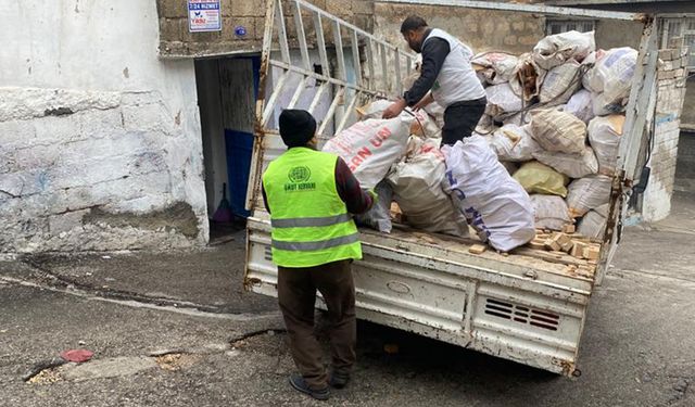 Umut Kervanı'ndan yakacak yardımı  