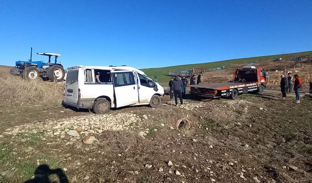 Diyarbakır'da trafik kazası: 10'u öğrenci, 11 yaralı