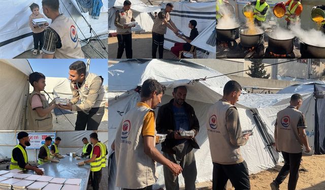 Gazze'de yürekleri ısıtan yardım: Yetimler Vakfı, yüzlerce kişiye iftar yemeği dağıttı