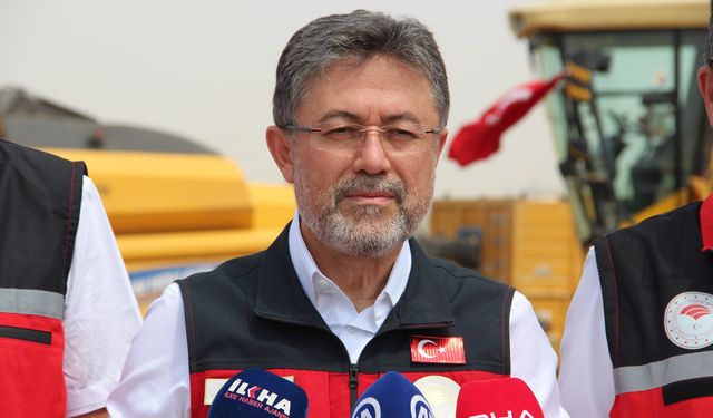 Bakan Yumaklı, Batman'da buğday hasadına katıldı