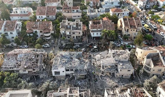 Bat Yam'da 88 bina İran füzeleriyle hasar gördü