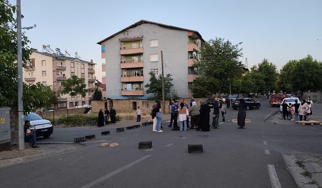 Bingöl’de su krizi: Mahalle sakinleri yolu trafiğe kapattı