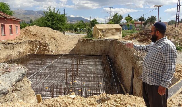 Depremde yıkılan Camii yeniden inşa edilmeyi bekliyor