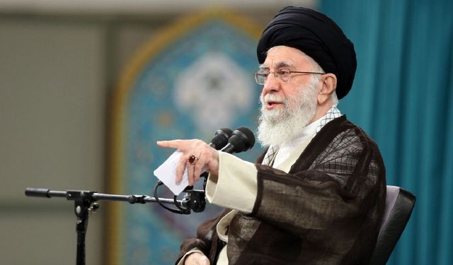 Hamanei: ABD’nin müdahalesi telafisi olmayan zararlara yol açacaktır
