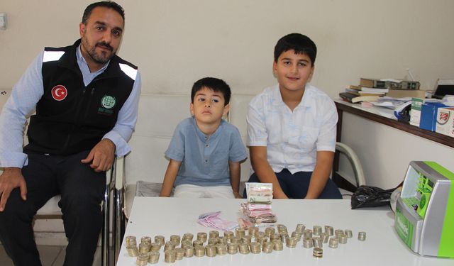 Minik yürekler, biriktirdikleri harçlıklarını Gazze'ye bağışladılar  