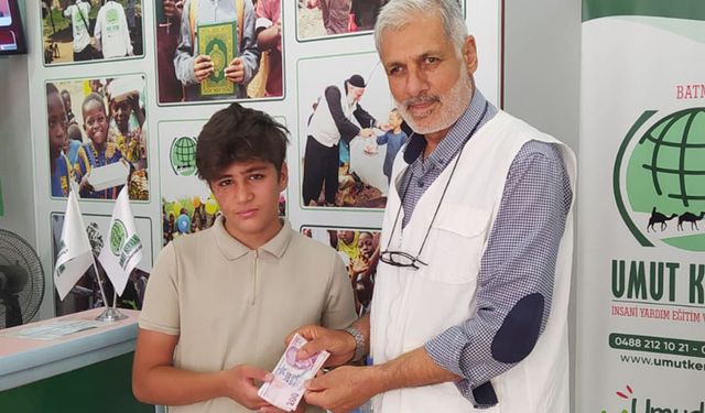 Bursluluk parasını ikinci kez Gazze'ye bağışladı