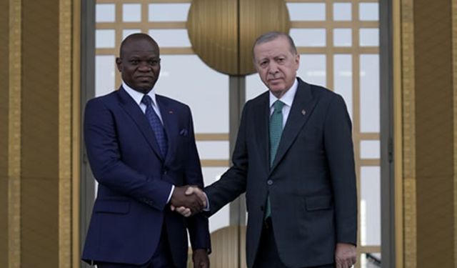 Gabon Cumhurbaşkanı Nguema Cumhurbaşkanlığı Külliyesinde