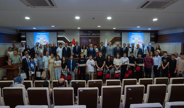 Gaziantep'te LGS'de tam puan alan öğrenciler ödüllendirildi