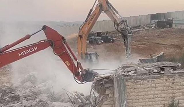 Kudüs'te zorbalık sürüyor: İşgalciler Silvan'da konut ve iş yerlerini yıktı