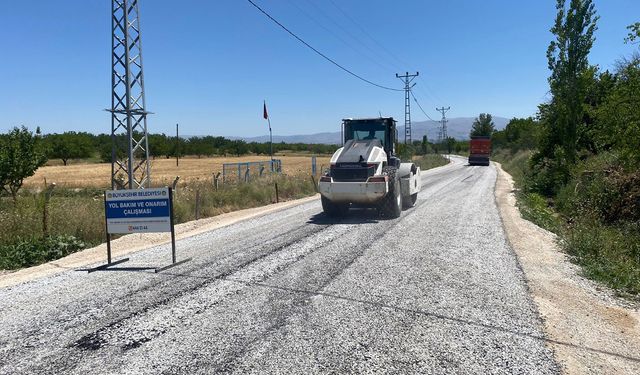Malatya Büyükşehir Belediyesi ilçelerdeki yolları yeniliyor