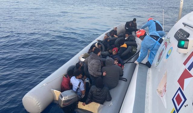 Muğla açıklarında 20 düzensiz göçmen kurtarıldı