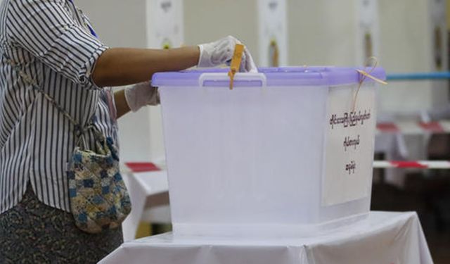 Myanmar cuntası seçim öncesinde olağanüstü hali sona erdirdi