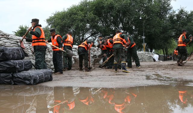 Pekin'deki sağanak yağışlarda 44 kişi öldü
