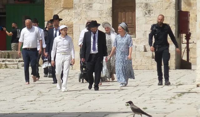 Siyonist Yahudiler Mescid-i Aksa'yı basarak Talmud ayinleri düzenledi