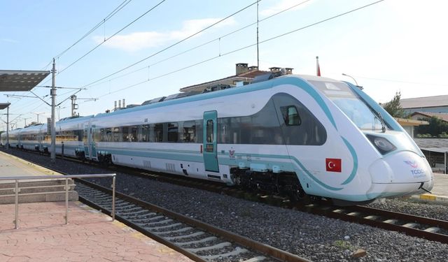 127 yeni nesil yerli ve milli yük vagonu raylara indirildi