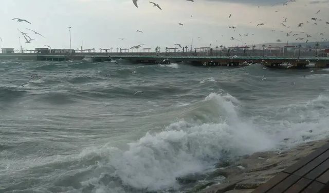 4 ilde olumsuz hava nedeniyle denize girmek yasaklandı