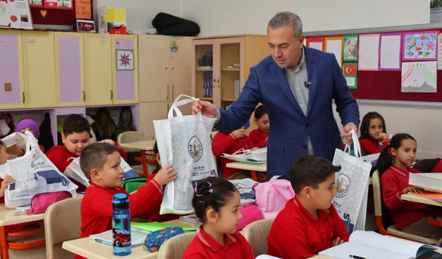 Sivas'tan eğitime nakit kırtasiye desteği