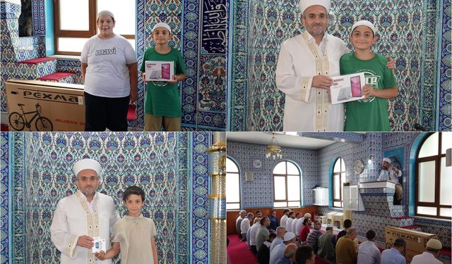 Bursa'da beş vakit namazı camide kılan çocuklar ödüllendirildi