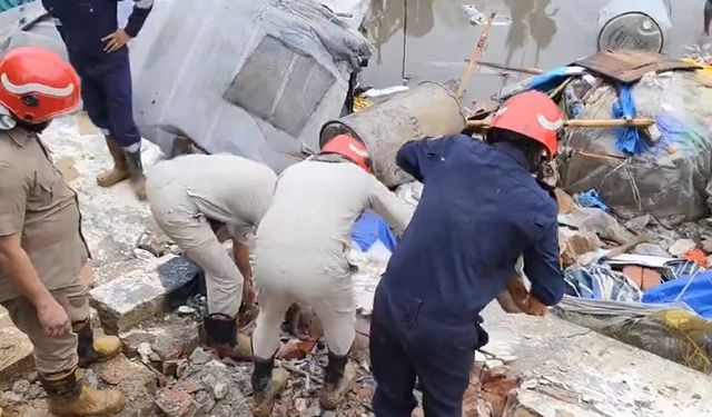 Hindistan'da üzerlerine duvarın düştüğü 7 kişi öldü