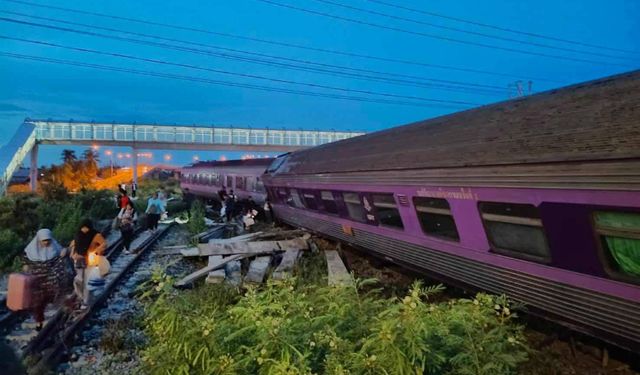 Tayland'da tren raydan çıktı: 10 kişi yaralandı