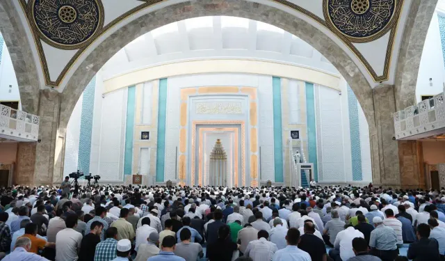 Cuma Hutbesi: Peygamberimiz ve aile ahlakı