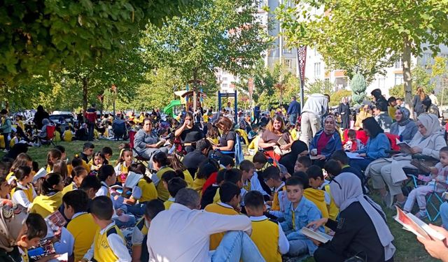 Batman'da ilkokuldan "Aile Yılı"na özel okuma etkinliği
