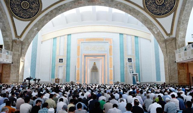 Cuma hutbesi: Ailede huzurun kaynağı; merhamet ve muhabbet