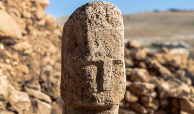 Karahantepe'de yeni keşif: İnsan yüzü betimli T şeklinde dikilitaş bulundu 