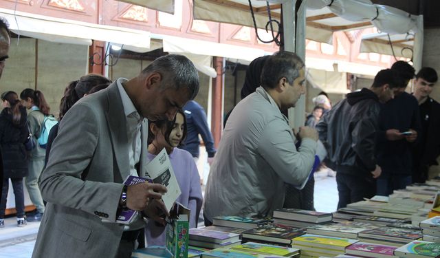Cizre Kitap Fuarı halk tarafından yoğun ilgiyle karşılandı