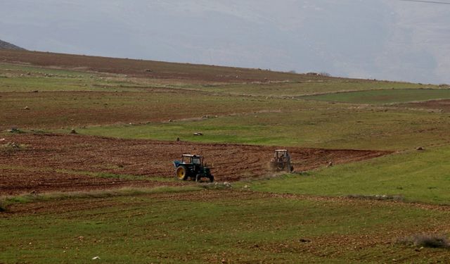 İşgalciler, Filistinlilerin arazilerine el koyuyor