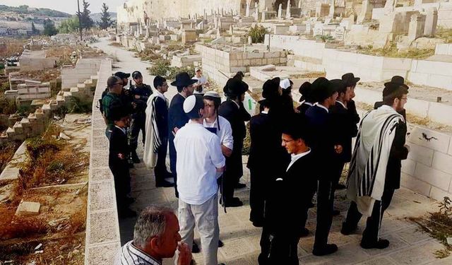 İşgalciler Kudüs'teki Babürrahme Mezarlığı'na saldırıyor: Sahabelerin mezarları tahrip ediliyor