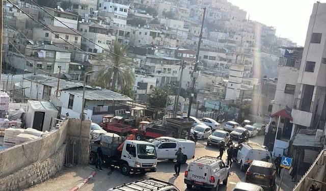 İşgalciler, Mescid-i Aksa'nın çevresinde yaşayan Filistinlilerin evlerini yıkıyor