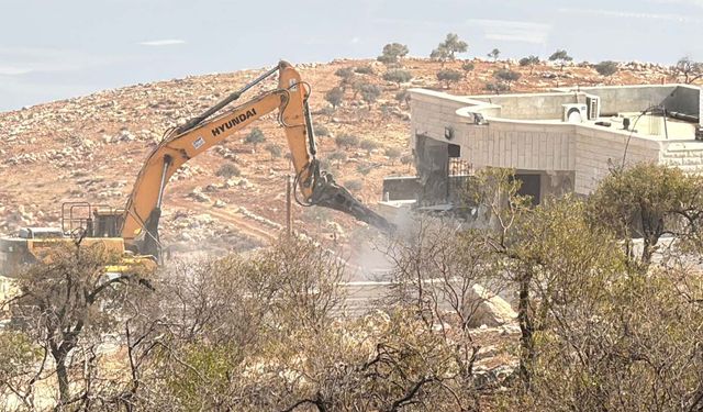 Siyonist rejim Nablus'un güneyindeki Duma köyünde bir evi yıktı