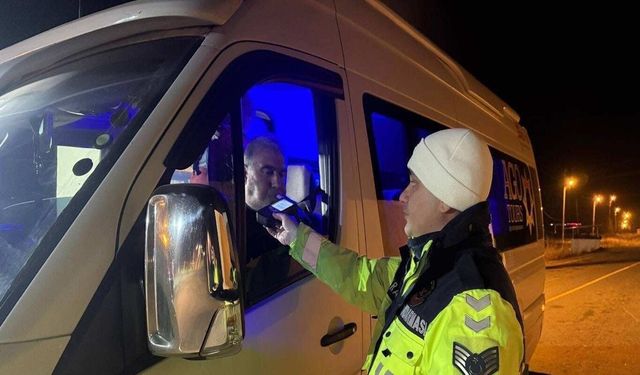 Ağrı'da gerçekleştirilen trafik denetiminde 5 kişi gözaltına alındı